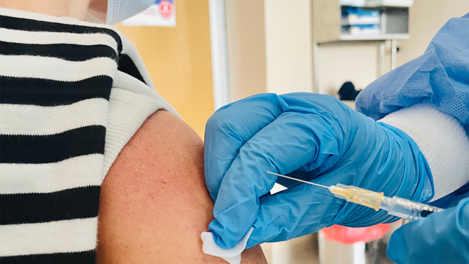 Szczepimy najnowszą generacją szczepionki przeciw COVID-19