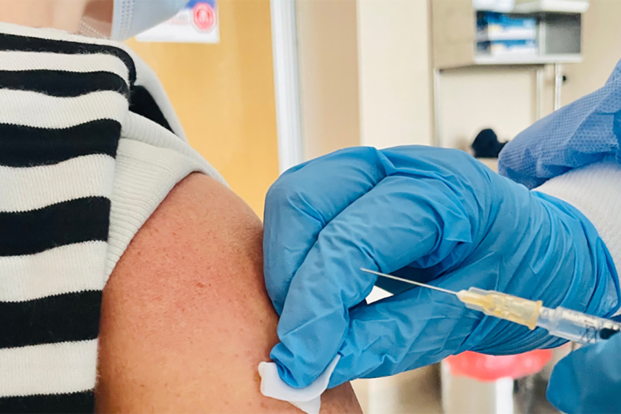 Szczepimy najnowszą generacją szczepionki przeciw COVID-19